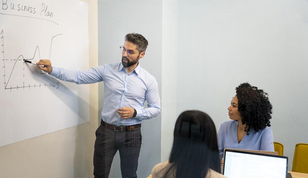 O que faz uma pessoa formada em Ciências Econômicas?